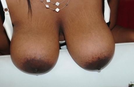 Orgía africana de tetas grandes sexo agradable imagen