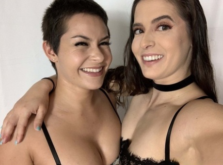 Latina Delotta Brown Lesbiana adulto de alta calidad galerías